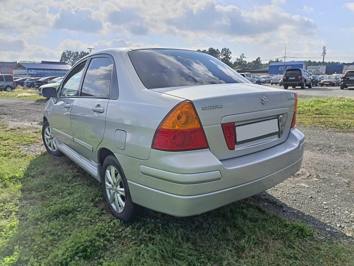 Suzuki Liana