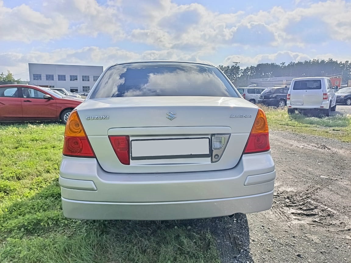 Suzuki Liana
