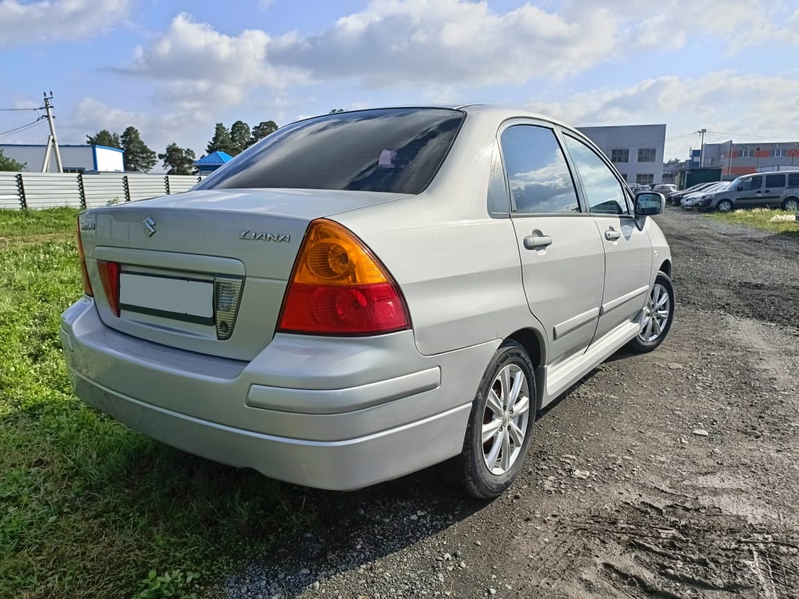 Suzuki Liana
