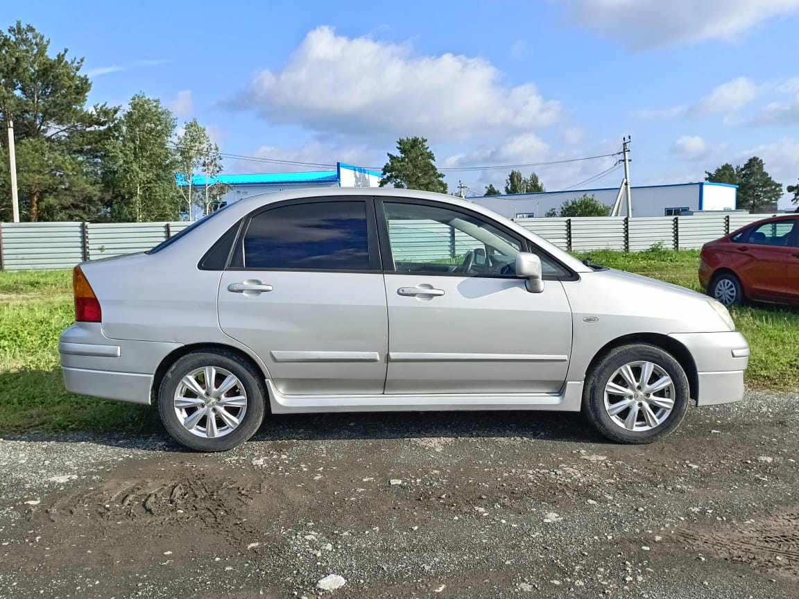 Suzuki Liana