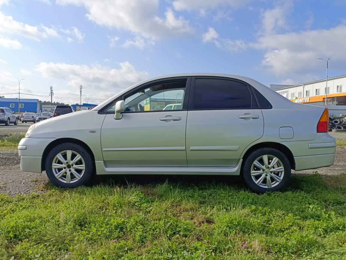 Suzuki Liana