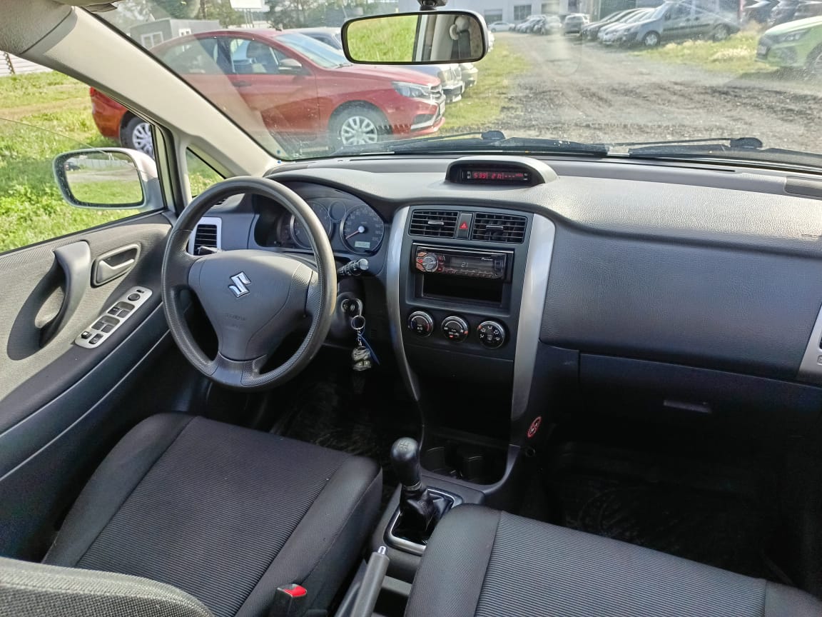 Suzuki Liana
