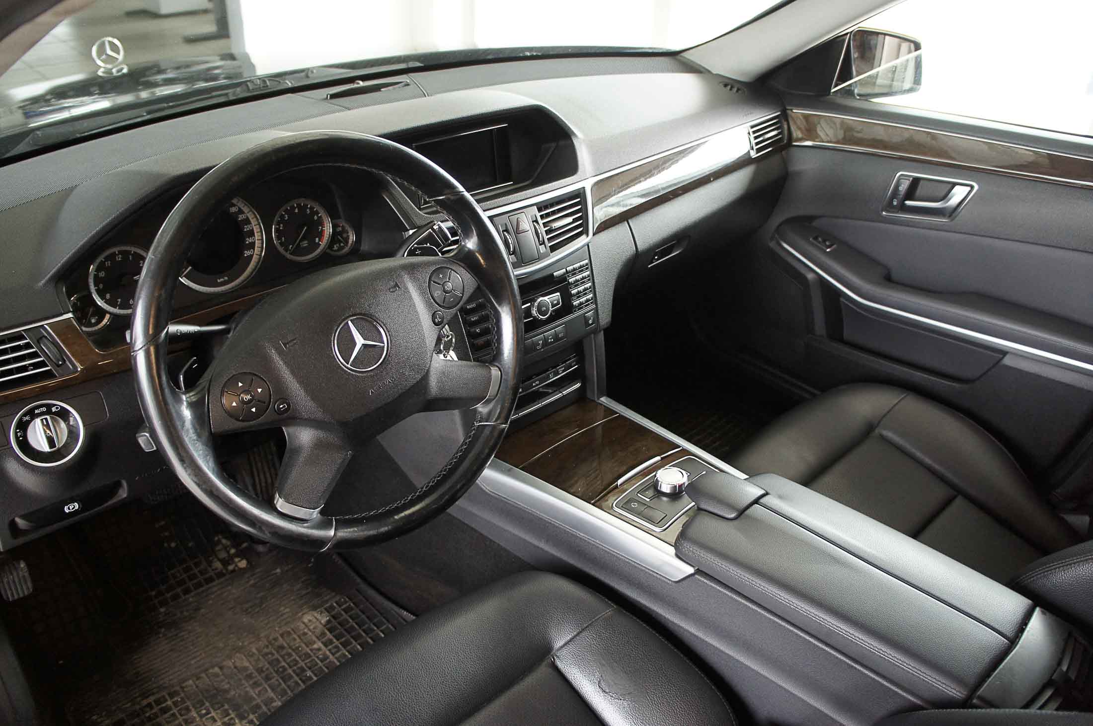 Mercedes E200