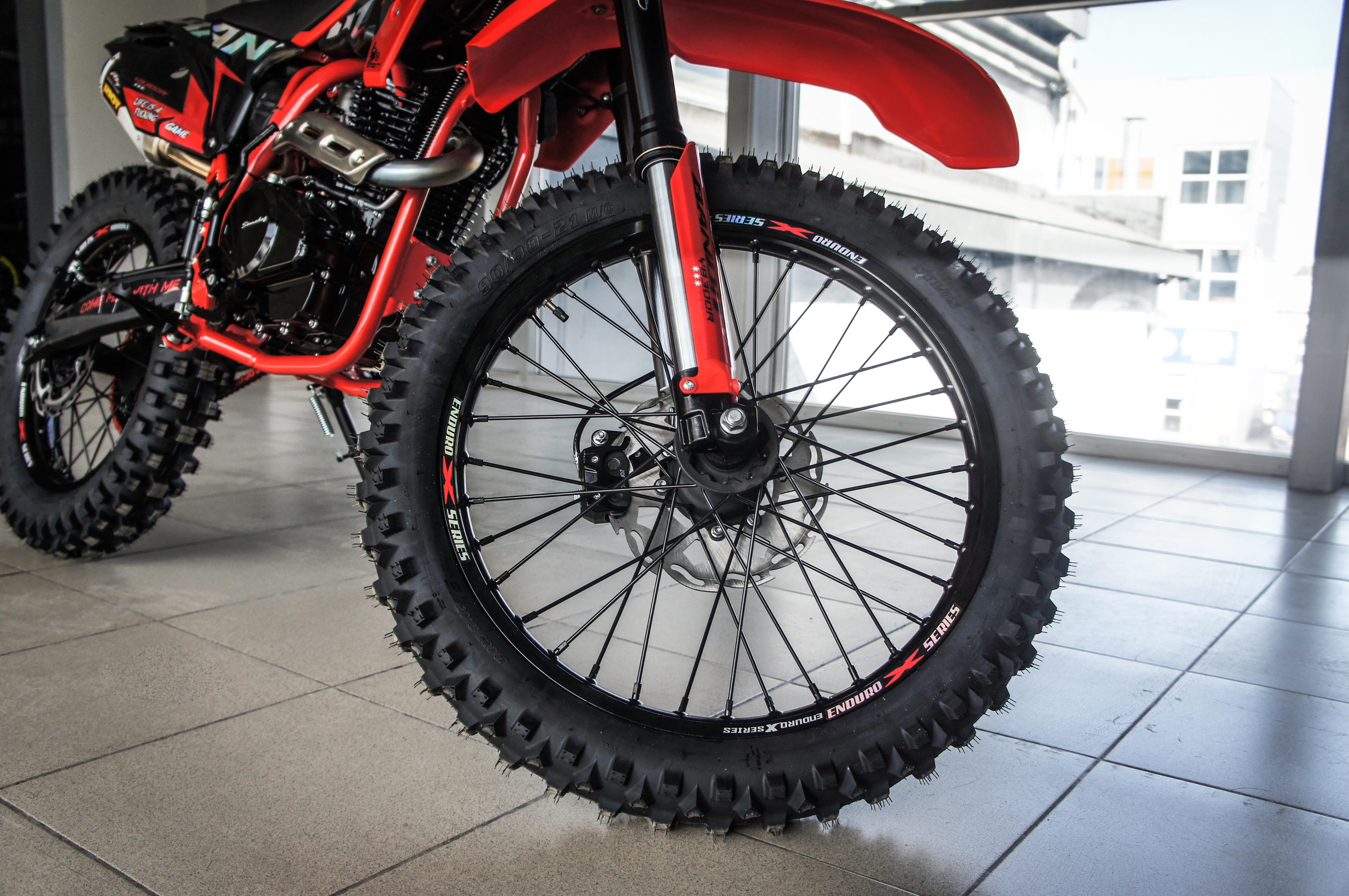 Sanchez Maniak yb300r