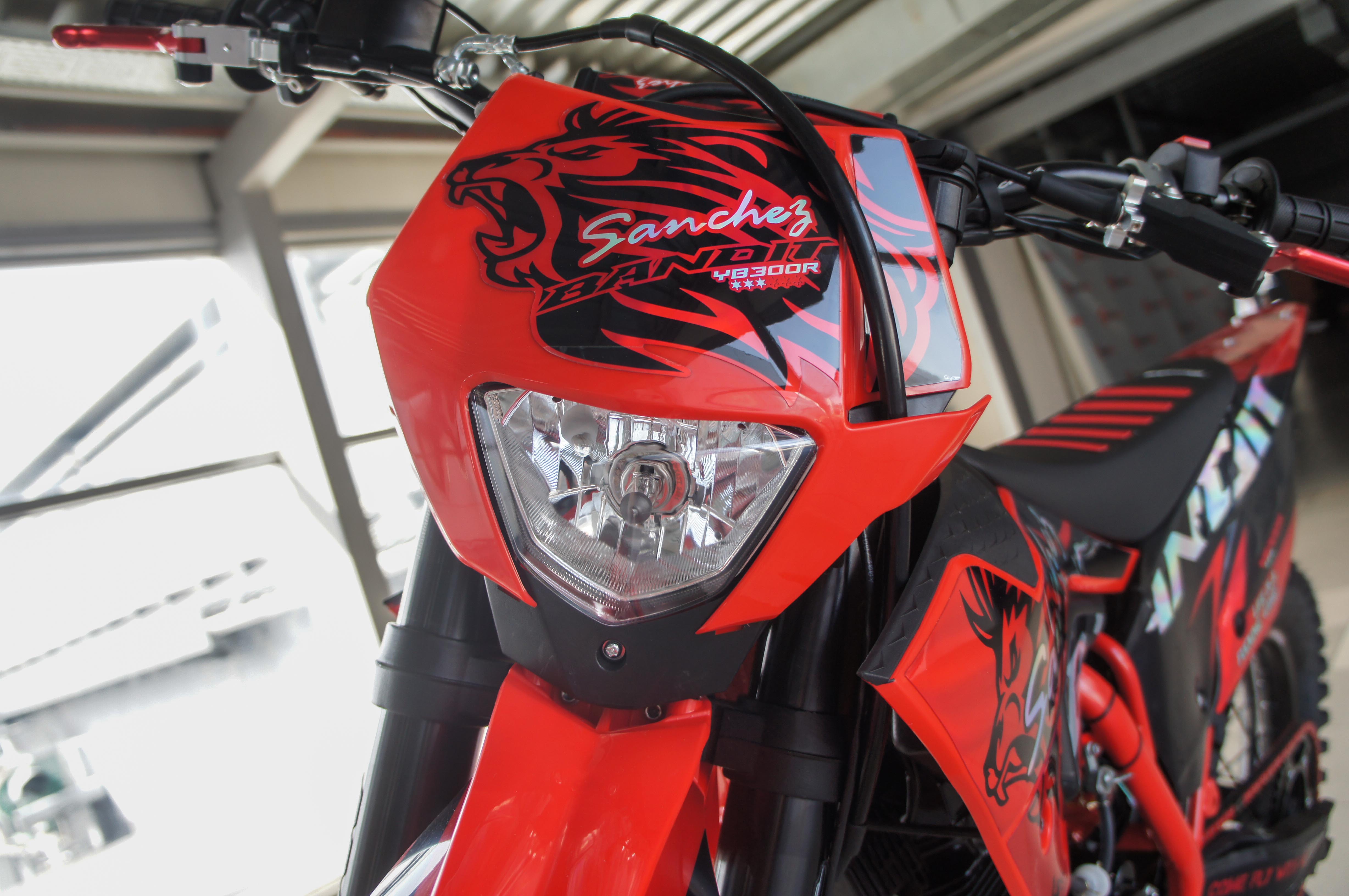 Sanchez Maniak yb300r