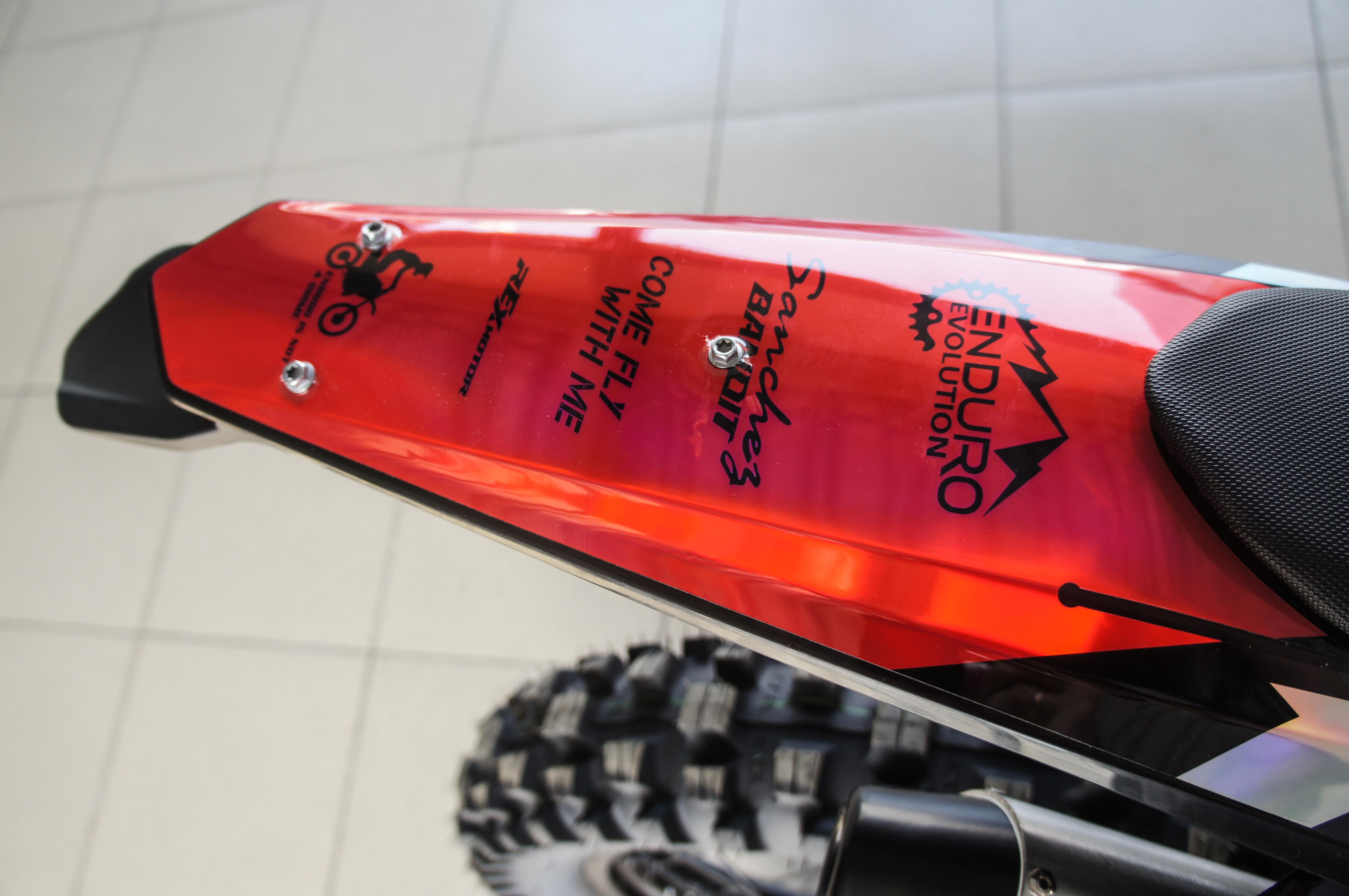 Sanchez Maniak yb300r