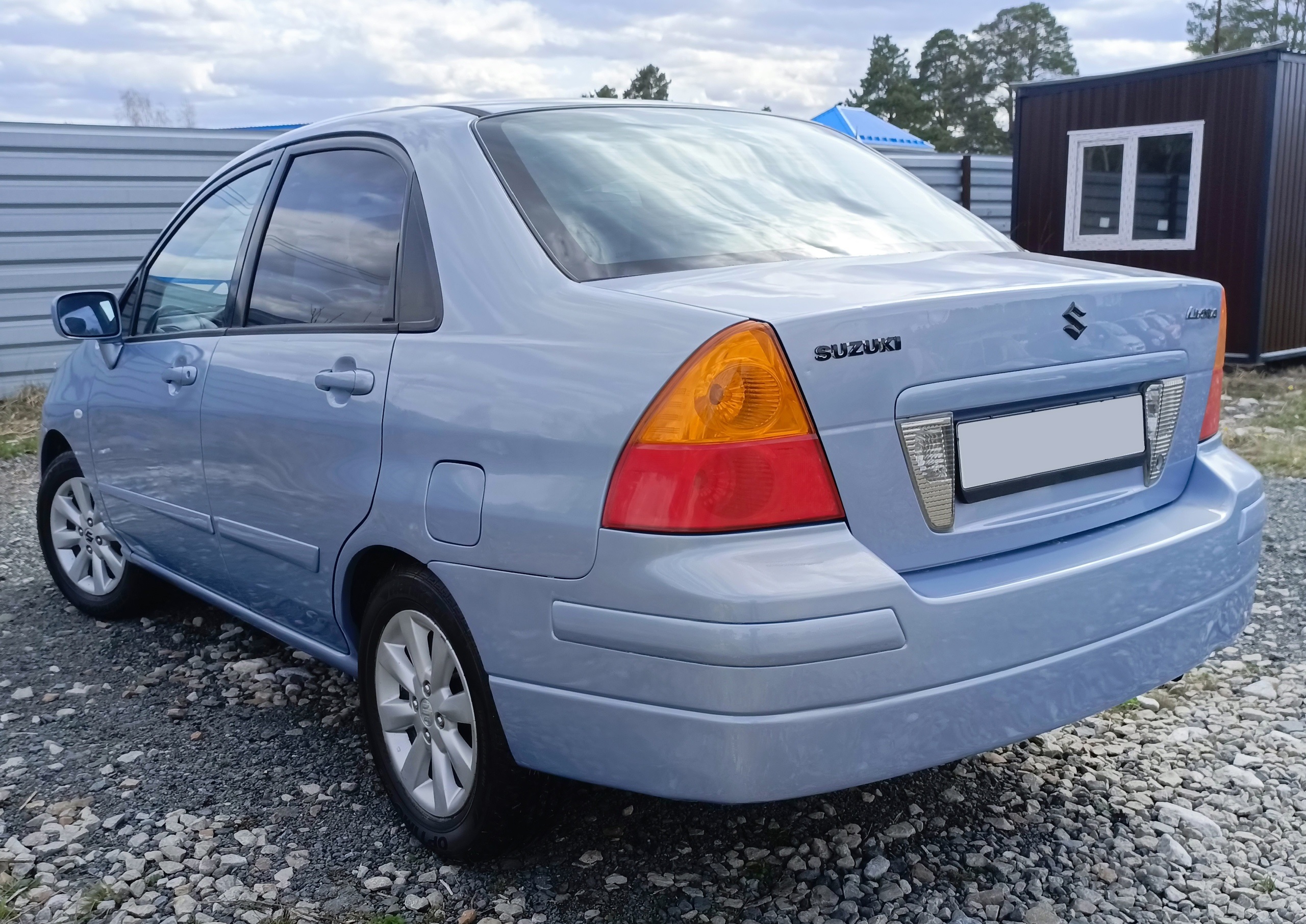 Suzuki Liana