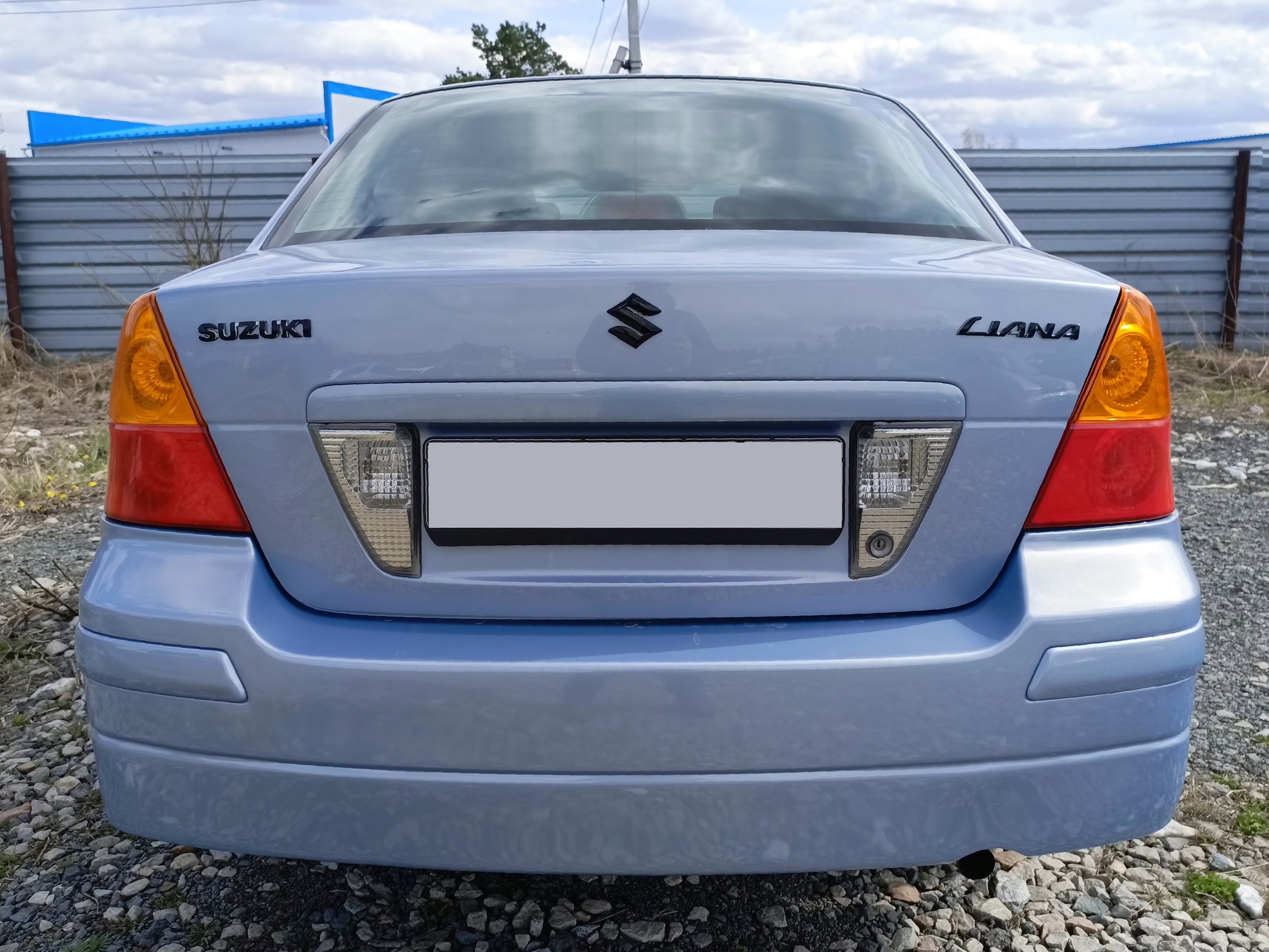 Suzuki Liana
