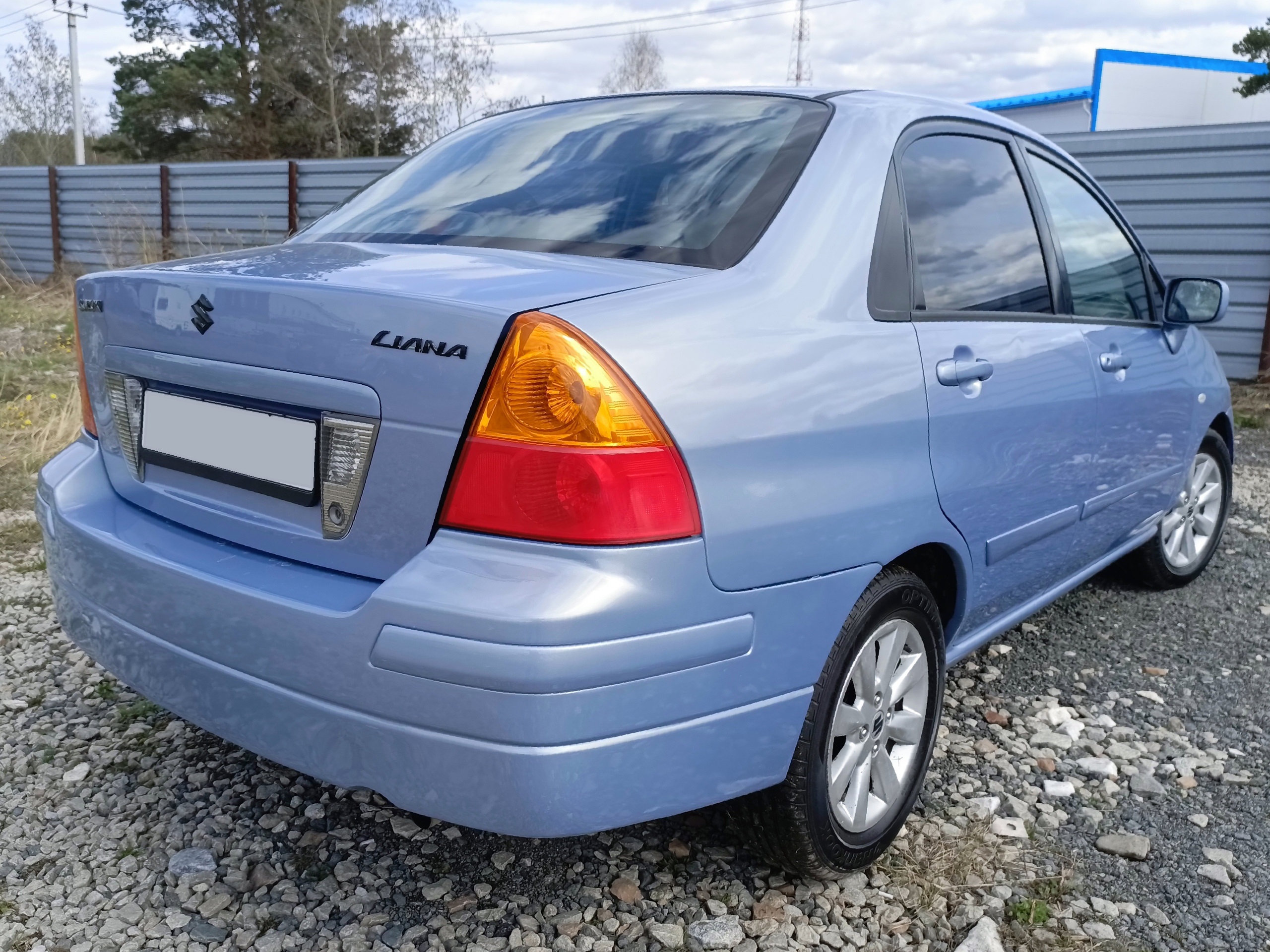 Suzuki Liana
