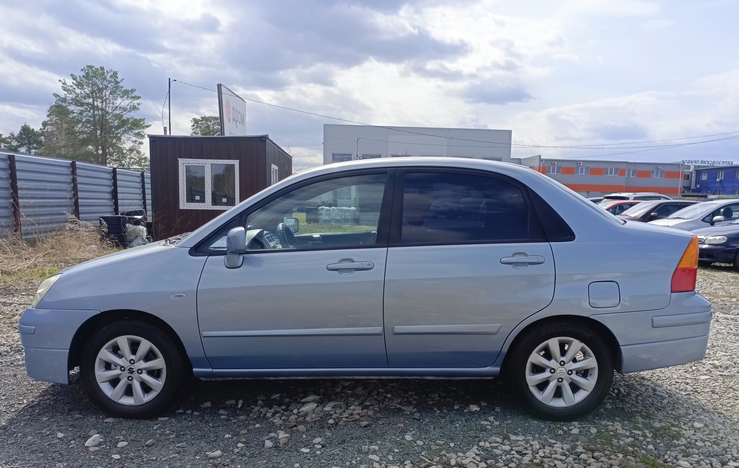 Suzuki Liana