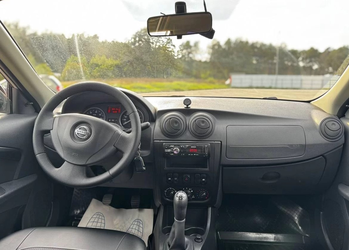 Nissan Almera